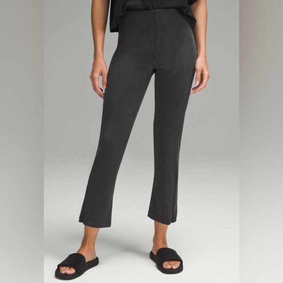 NWOT Lululemon Ribbed Softstreme Zip-Leg High-Rise Cropped Pants 25"
Black - Picture 1 of 7
